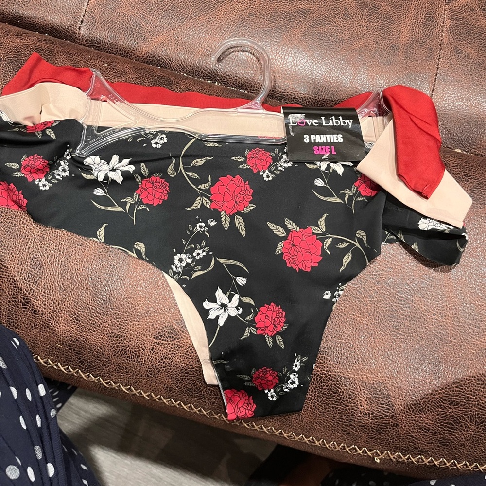 🎀Love Libby Floral Print Thong Panties - Black and Red